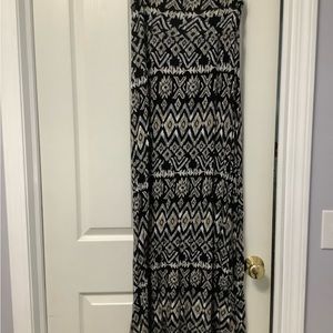 Women’s long skirt. Knit - Rayon/Spandex. Black print size XL. Ultra flirt brand
